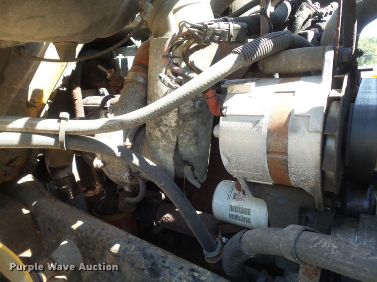 image for item DB6414 2000 International 4900 truck cab and chassis