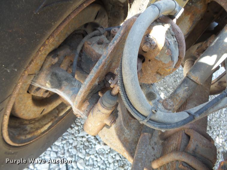 image for item DB6414 2000 International 4900 truck cab and chassis