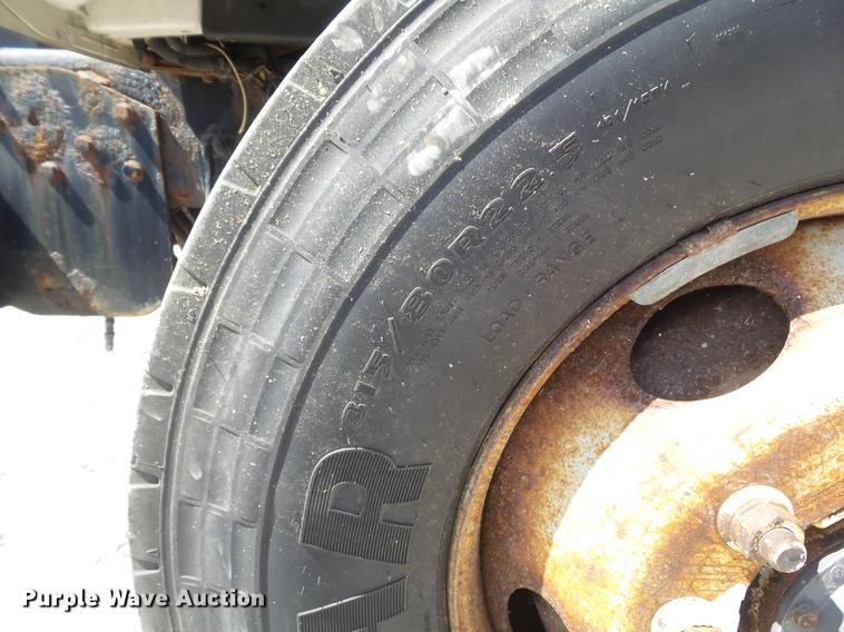 image for item DB6414 2000 International 4900 truck cab and chassis