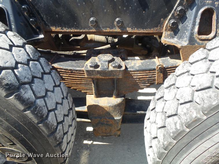 image for item DB6414 2000 International 4900 truck cab and chassis