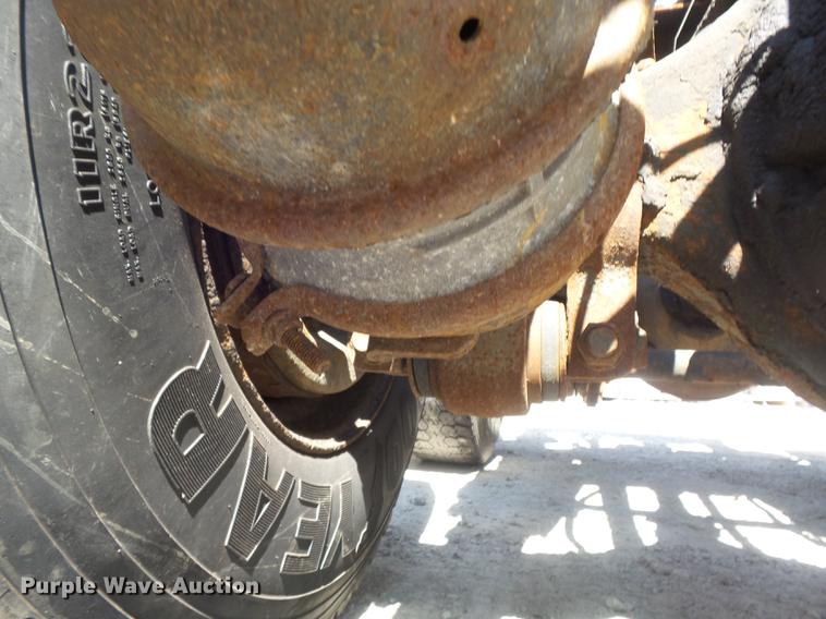 image for item DB6414 2000 International 4900 truck cab and chassis