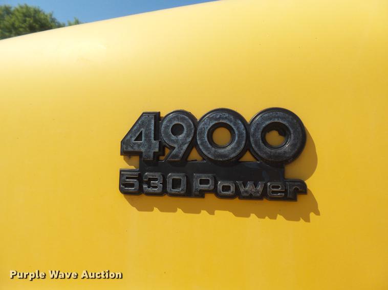 image for item DB6414 2000 International 4900 truck cab and chassis