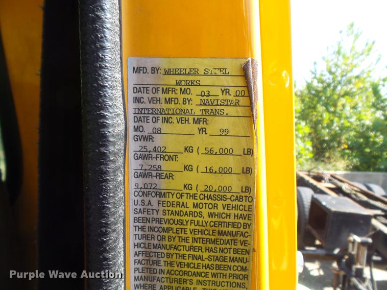 image for item DB6414 2000 International 4900 truck cab and chassis