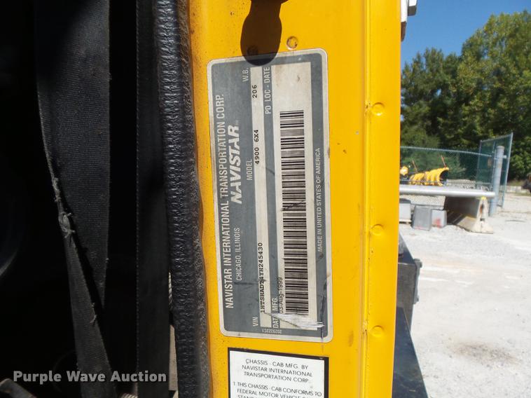 image for item DB6414 2000 International 4900 truck cab and chassis