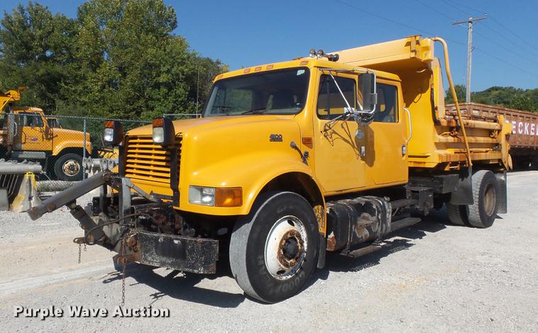 image for item DB6415 2002 International 4900 Crew Cab dump truck