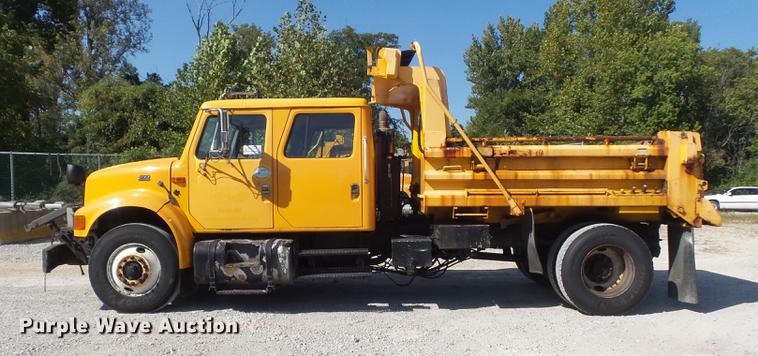image for item DB6415 2002 International 4900 Crew Cab dump truck