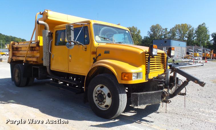 image for item DB6415 2002 International 4900 Crew Cab dump truck