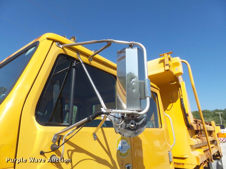 image for item DB6415 2002 International 4900 Crew Cab dump truck