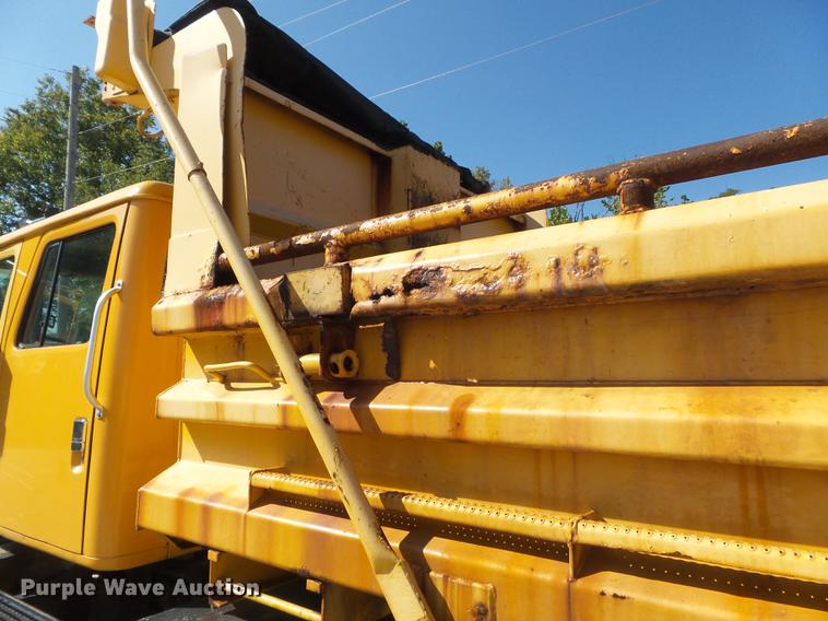 image for item DB6415 2002 International 4900 Crew Cab dump truck