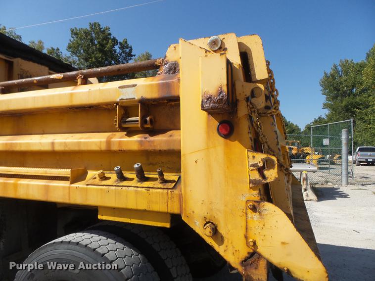 image for item DB6415 2002 International 4900 Crew Cab dump truck
