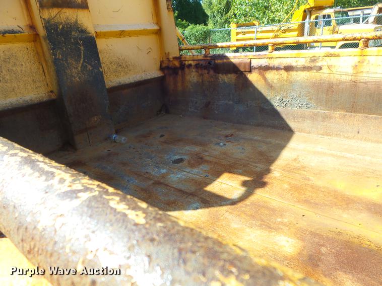 image for item DB6415 2002 International 4900 Crew Cab dump truck