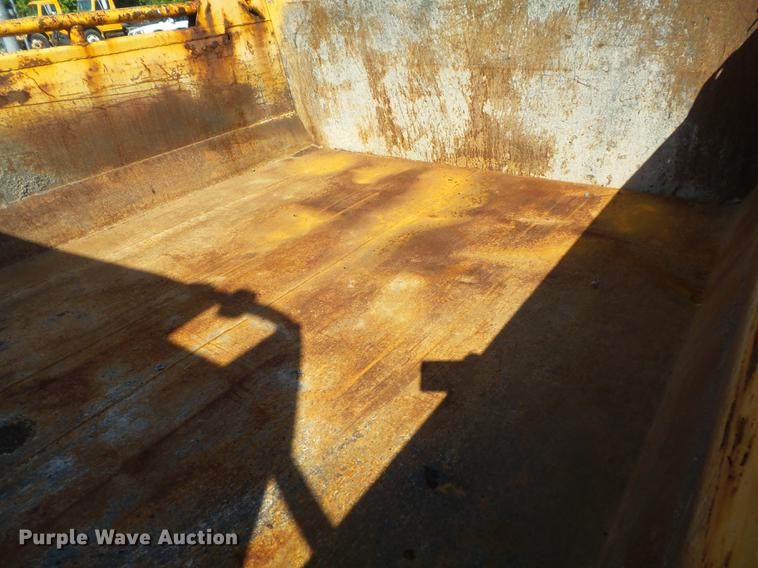 image for item DB6415 2002 International 4900 Crew Cab dump truck