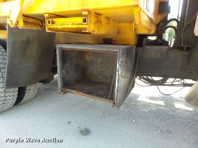 image for item DB6415 2002 International 4900 Crew Cab dump truck