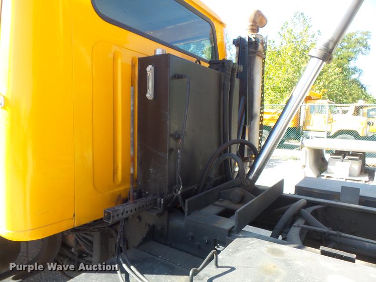 image for item DB6415 2002 International 4900 Crew Cab dump truck