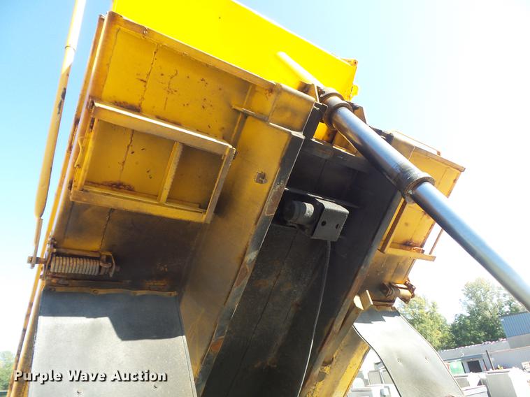 image for item DB6415 2002 International 4900 Crew Cab dump truck