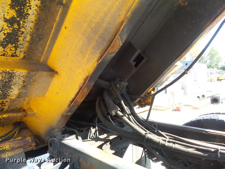 image for item DB6415 2002 International 4900 Crew Cab dump truck