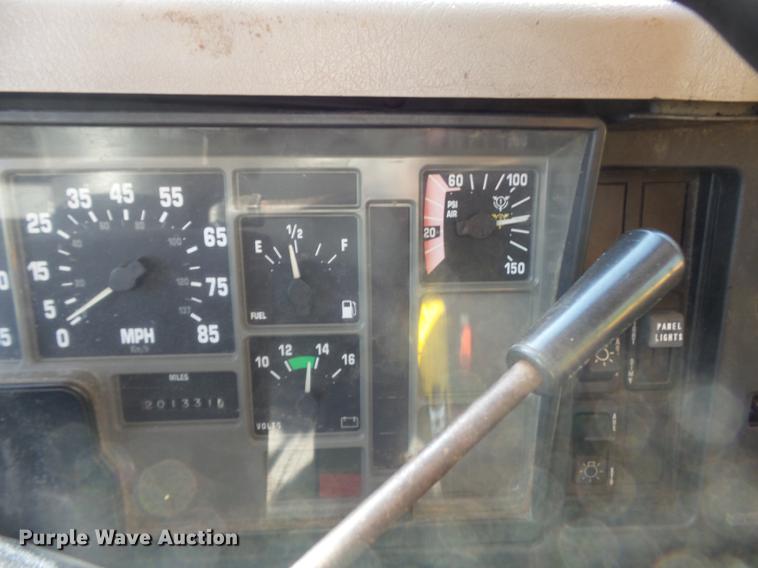 image for item DB6415 2002 International 4900 Crew Cab dump truck