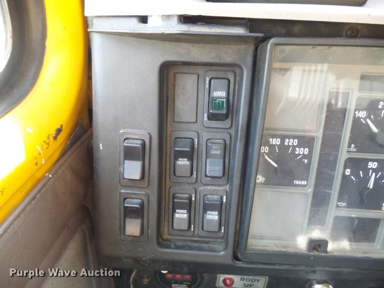 image for item DB6415 2002 International 4900 Crew Cab dump truck