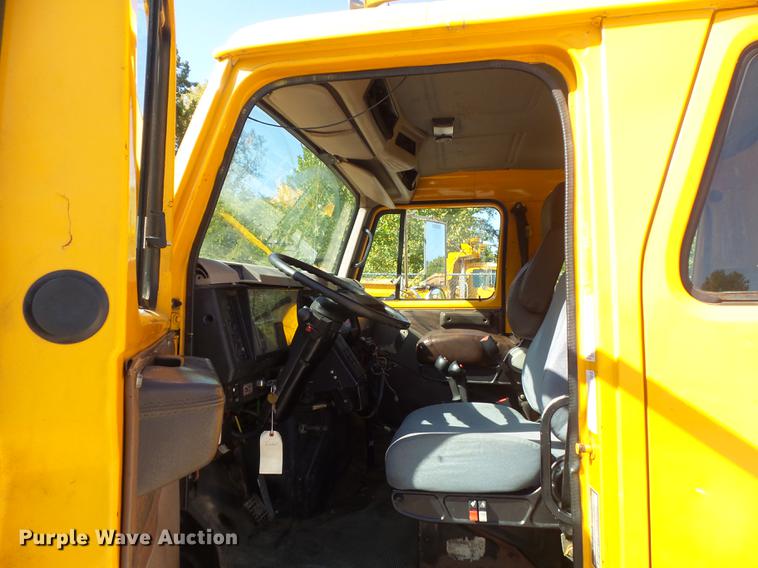 image for item DB6415 2002 International 4900 Crew Cab dump truck