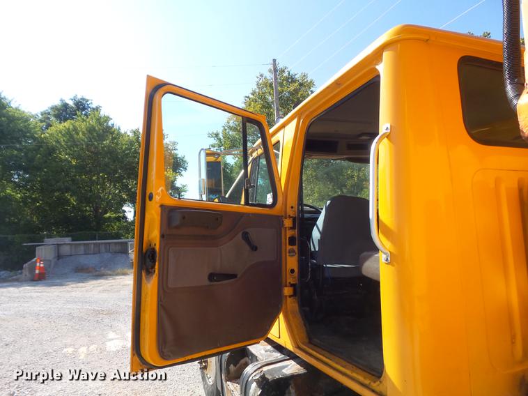 image for item DB6415 2002 International 4900 Crew Cab dump truck