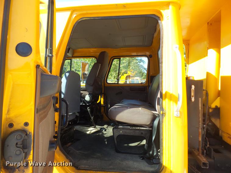 image for item DB6415 2002 International 4900 Crew Cab dump truck