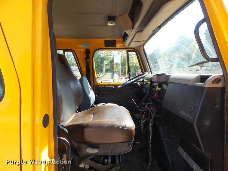 image for item DB6415 2002 International 4900 Crew Cab dump truck