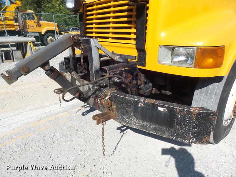 image for item DB6415 2002 International 4900 Crew Cab dump truck