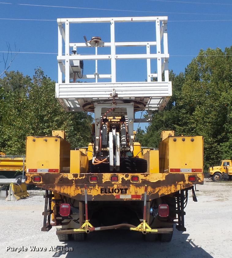 image for item DB6416 2002 International 4900 bucket truck