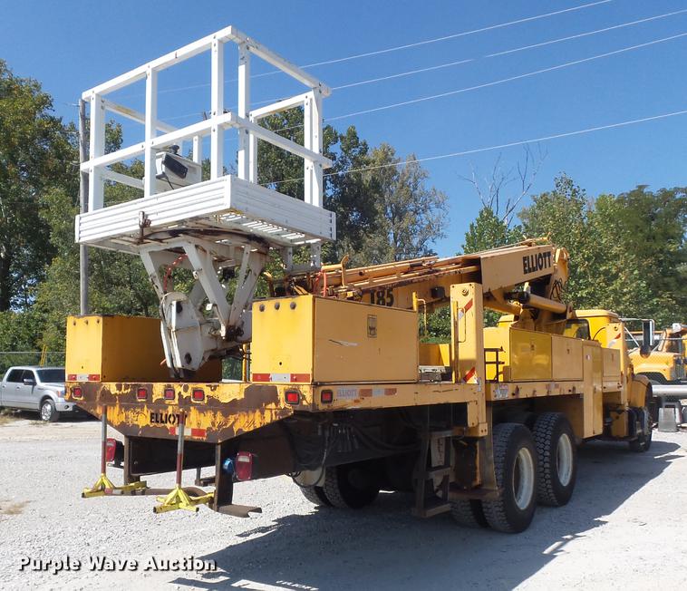 image for item DB6416 2002 International 4900 bucket truck