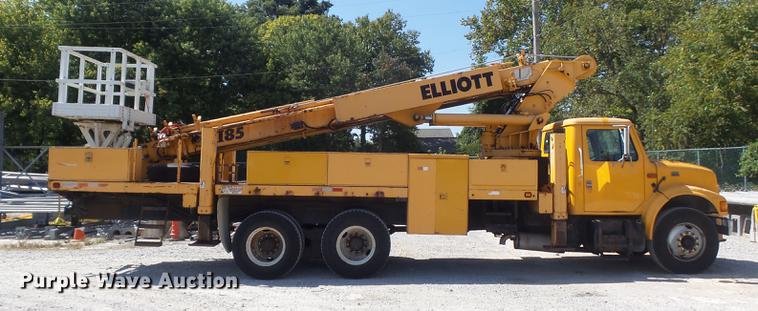 image for item DB6416 2002 International 4900 bucket truck
