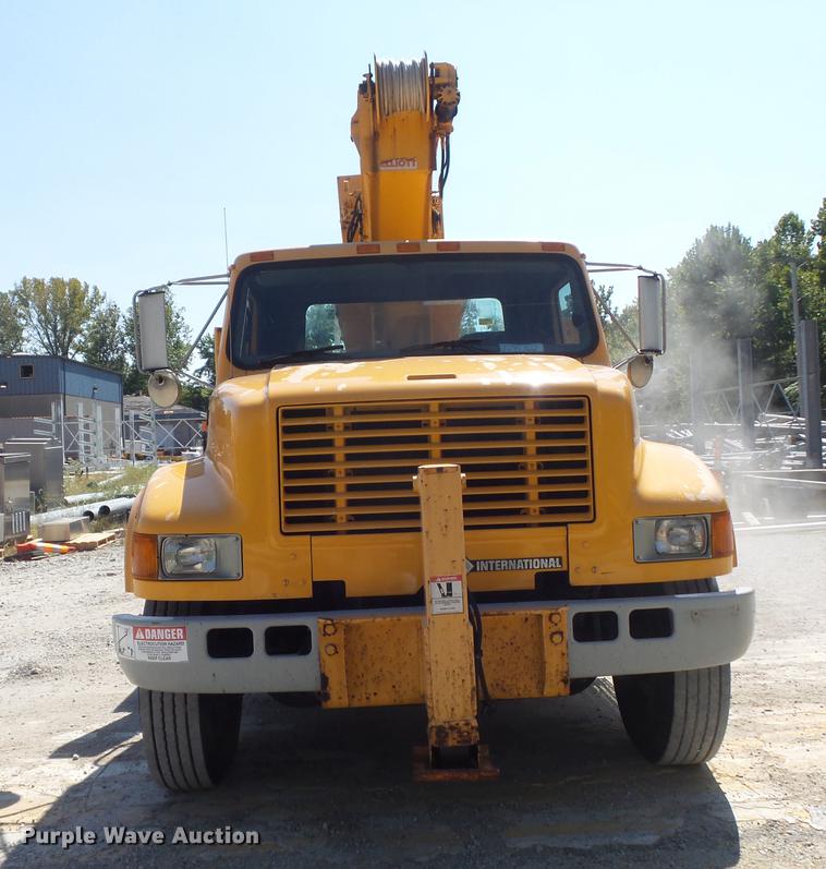 image for item DB6416 2002 International 4900 bucket truck