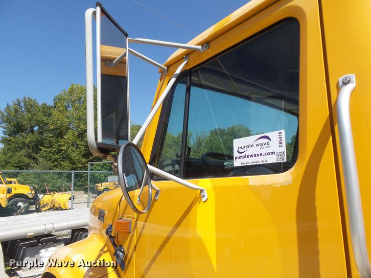 image for item DB6416 2002 International 4900 bucket truck