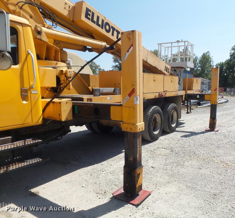 image for item DB6416 2002 International 4900 bucket truck