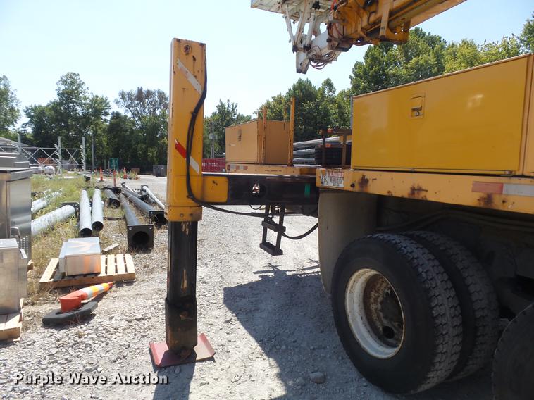 image for item DB6416 2002 International 4900 bucket truck