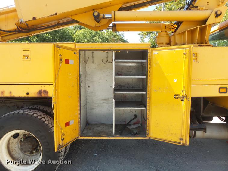 image for item DB6416 2002 International 4900 bucket truck