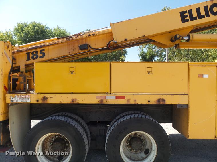 image for item DB6416 2002 International 4900 bucket truck