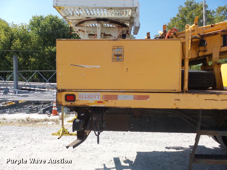 image for item DB6416 2002 International 4900 bucket truck