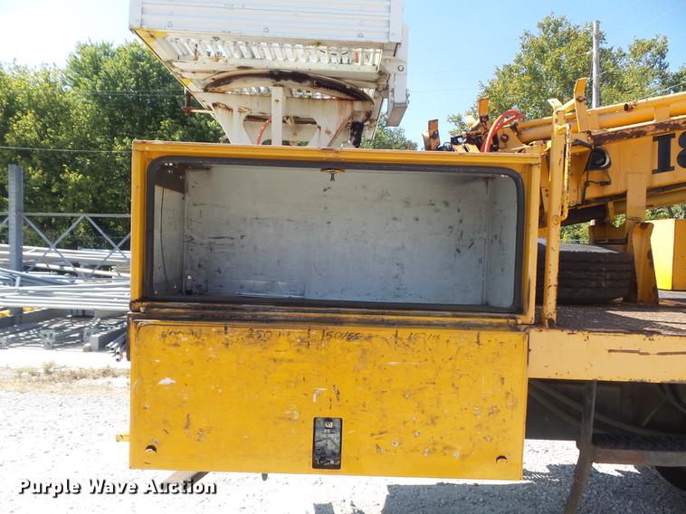 image for item DB6416 2002 International 4900 bucket truck