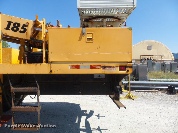 image for item DB6416 2002 International 4900 bucket truck