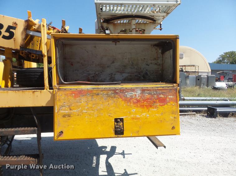 image for item DB6416 2002 International 4900 bucket truck