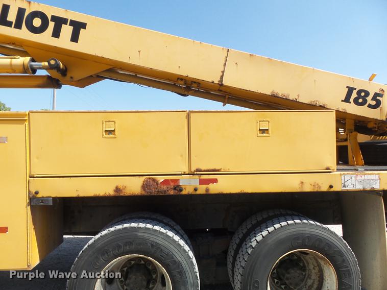 image for item DB6416 2002 International 4900 bucket truck