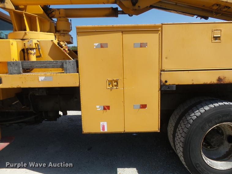 image for item DB6416 2002 International 4900 bucket truck