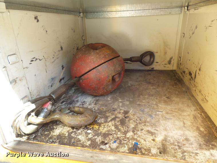 image for item DB6416 2002 International 4900 bucket truck