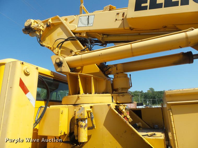 image for item DB6416 2002 International 4900 bucket truck