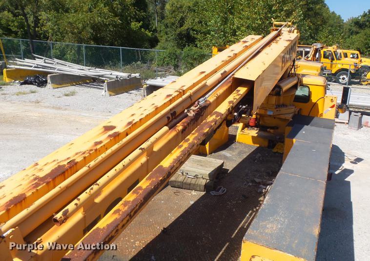 image for item DB6416 2002 International 4900 bucket truck