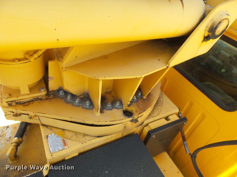 image for item DB6416 2002 International 4900 bucket truck