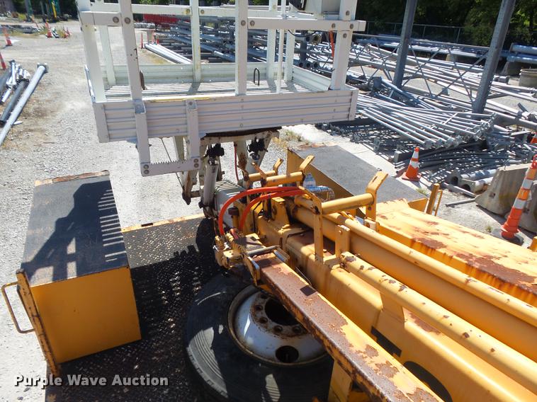 image for item DB6416 2002 International 4900 bucket truck
