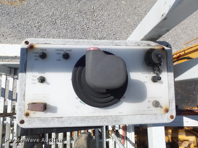 image for item DB6416 2002 International 4900 bucket truck