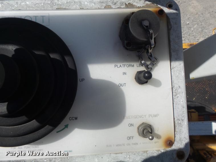 image for item DB6416 2002 International 4900 bucket truck