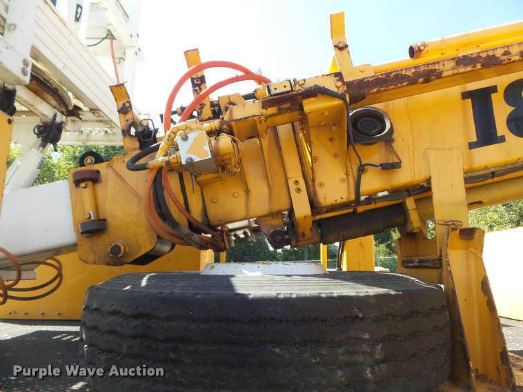 image for item DB6416 2002 International 4900 bucket truck